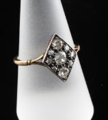 An Edwardian 18ct gold and lozenge shaped diamond cluster ring, size Q.