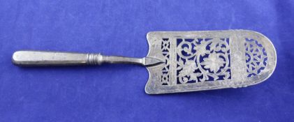 A late 19th/early 20th century Russian silver cake slice, with pierced foliate blade, indistinct