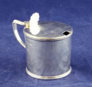 A George IV silver drum mustard, with scallop shaped thumbpiece, BR, London, 1823, (no liner), 2.