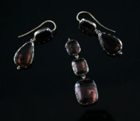 A late 18th/early 19th century suite of gold and foil backed quartz jewellery, comprising pair of