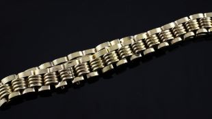 A 1950`s gold oval fluted link choker necklace, 47.3 grams, 14in.