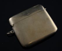 A George V plain 9ct gold vesta case, Mappin & Webb, Birmingham, 1919, 2in, 27.4 grams.