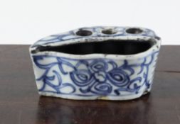 A Chinese blue and white leaf shaped brush washer, 18th / 19th century, painted with flowers and