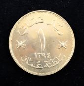 A cased Omani 1974 1 rial gold coin.