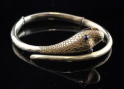 An Edwardian gold double hinged serpent bracelet, with garnet set eyes, gross 14.8 grams.