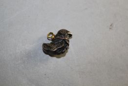 A Japanese inlaid bronze bird pendant, Meiji period, 0.75in.