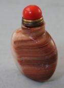 A Chinese onyx snuff bottle, 6.4cm.