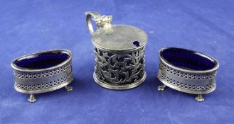 An Edwardian pierced silver drum mustard, with scroll handle and pierced thumbpiece, Marples & Co