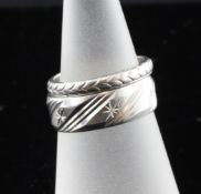 Two platinum bands, with carved decoration, 9.4 grams.