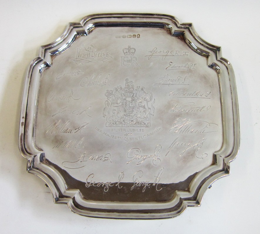 An Elizabeth II Royal Commemorative silver Salver. Mark of E H Parkin, Sheffield, 1977 Produced