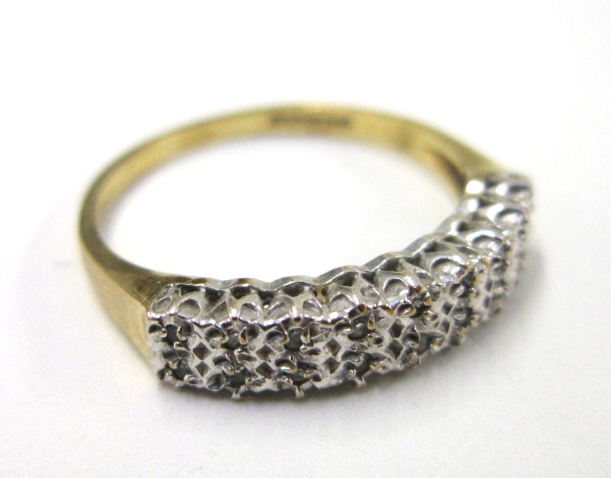 A 9ct gold and diamond Cluster Ring
