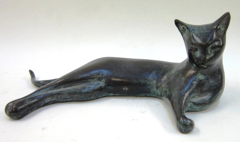 A 20th Century patinated bronze model of a reclining cat, 27 cm wide