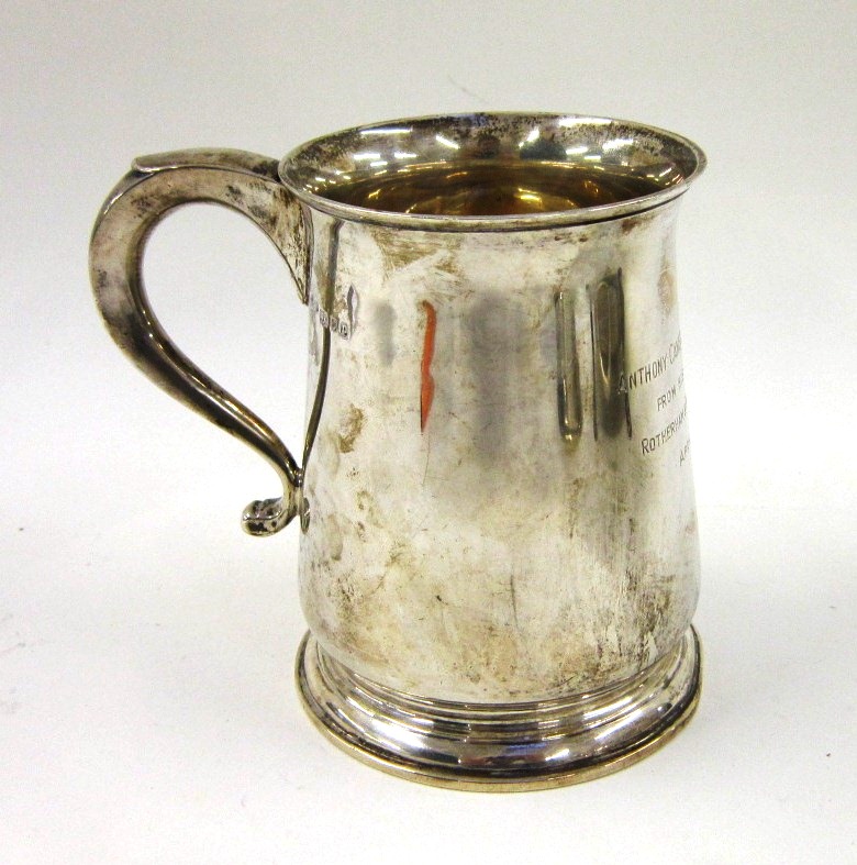 An early 20th Century silver Mug of Georgian style. Mark of Harrods Ltd (Richard Woodman