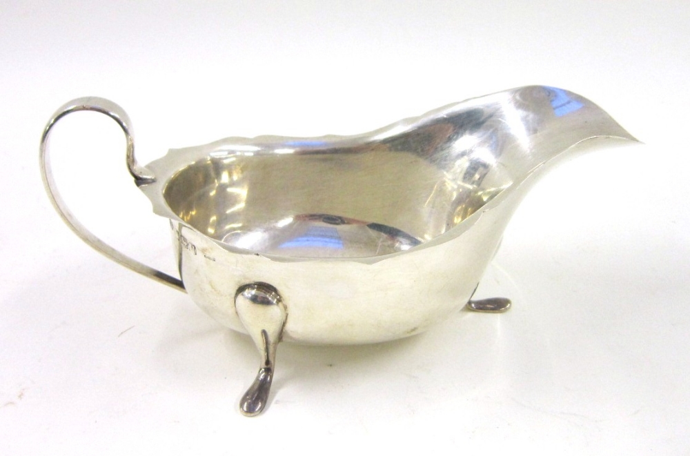 A silver Sauce Boat. Sheffield, 1950. With shaped rim. 18 cms long, approx 4.5 oz (147 gr)