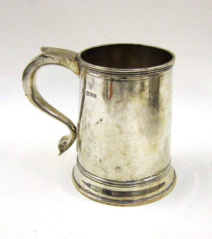 An early 20th Century silver Mug of Georgian style. Jay, Richard Attenborough Ltd, Chester, 1930.