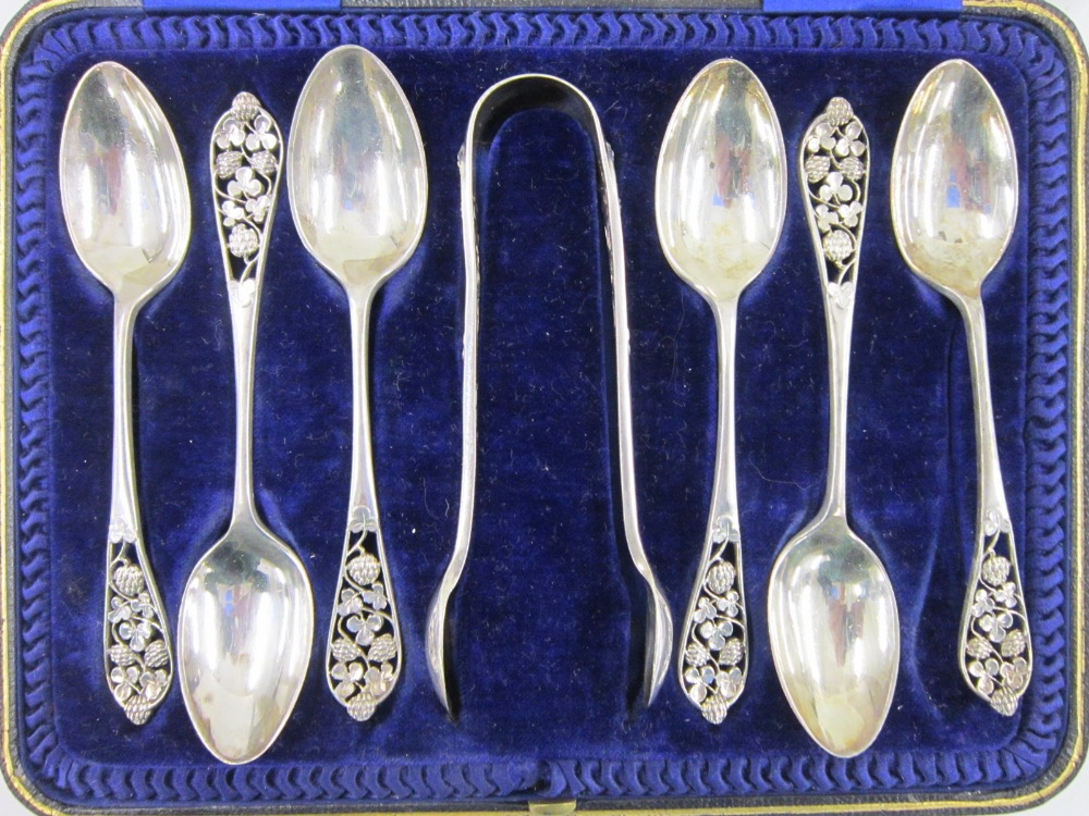 A set of six Edwardian silver Teaspoons and Tongs. Joseph Rodgers & Sons, Sheffield, 1904. The