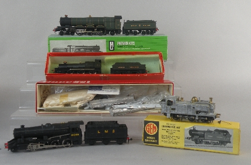 A group of locomotive kits, the first a Wills Fine Cast loco and tender, a Hall Class locomotive