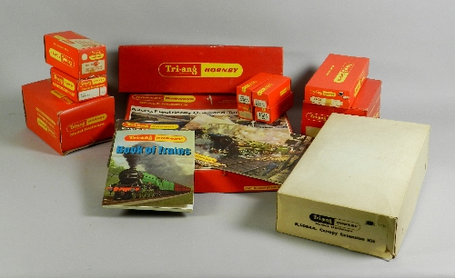 A quantity of boxed Triang Hornby and Hornby accessories, models include a boxed R5084A Canopy