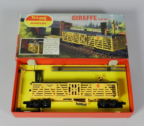 A Triang Hornby Giraffe Car Set with its original instructions and mast