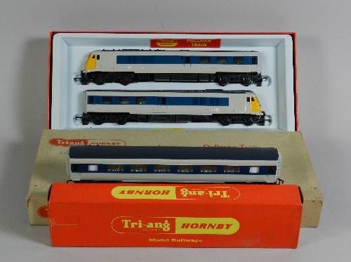 A Triang Hornby R555C Pullman Train, a two piece set still in original outer sleeve the model in