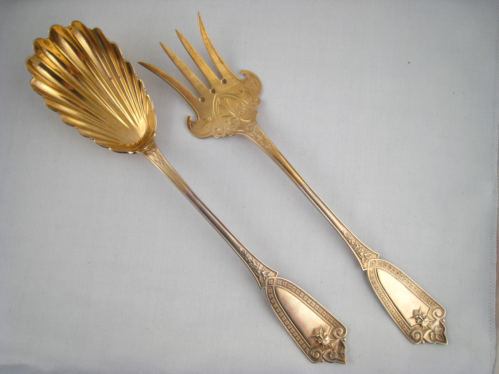 A pair of American silver salad servers marked Sterling, H.H. Patent 1866, Bailey & Co. wt.264g.