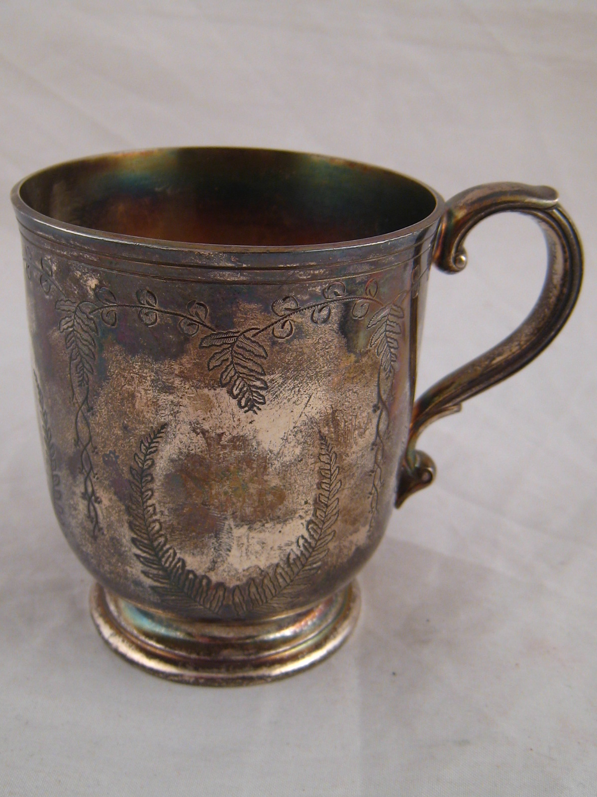 A Victorian silver Christening mug, unwritten, by DH, CH, London, 1869.wt.185g