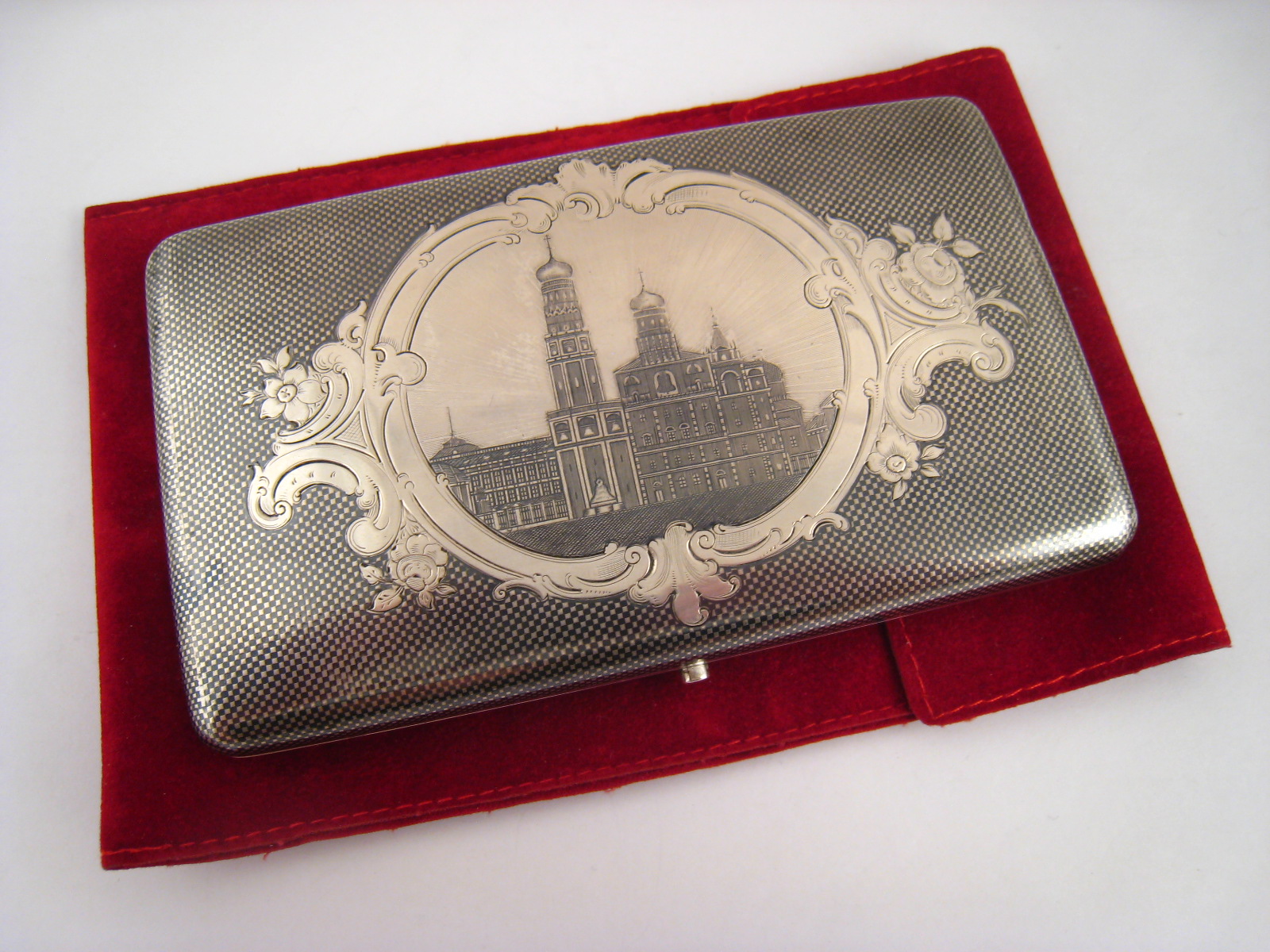 An exhibition quality Russian silver cheroot box, a central cartouche with niello view of church