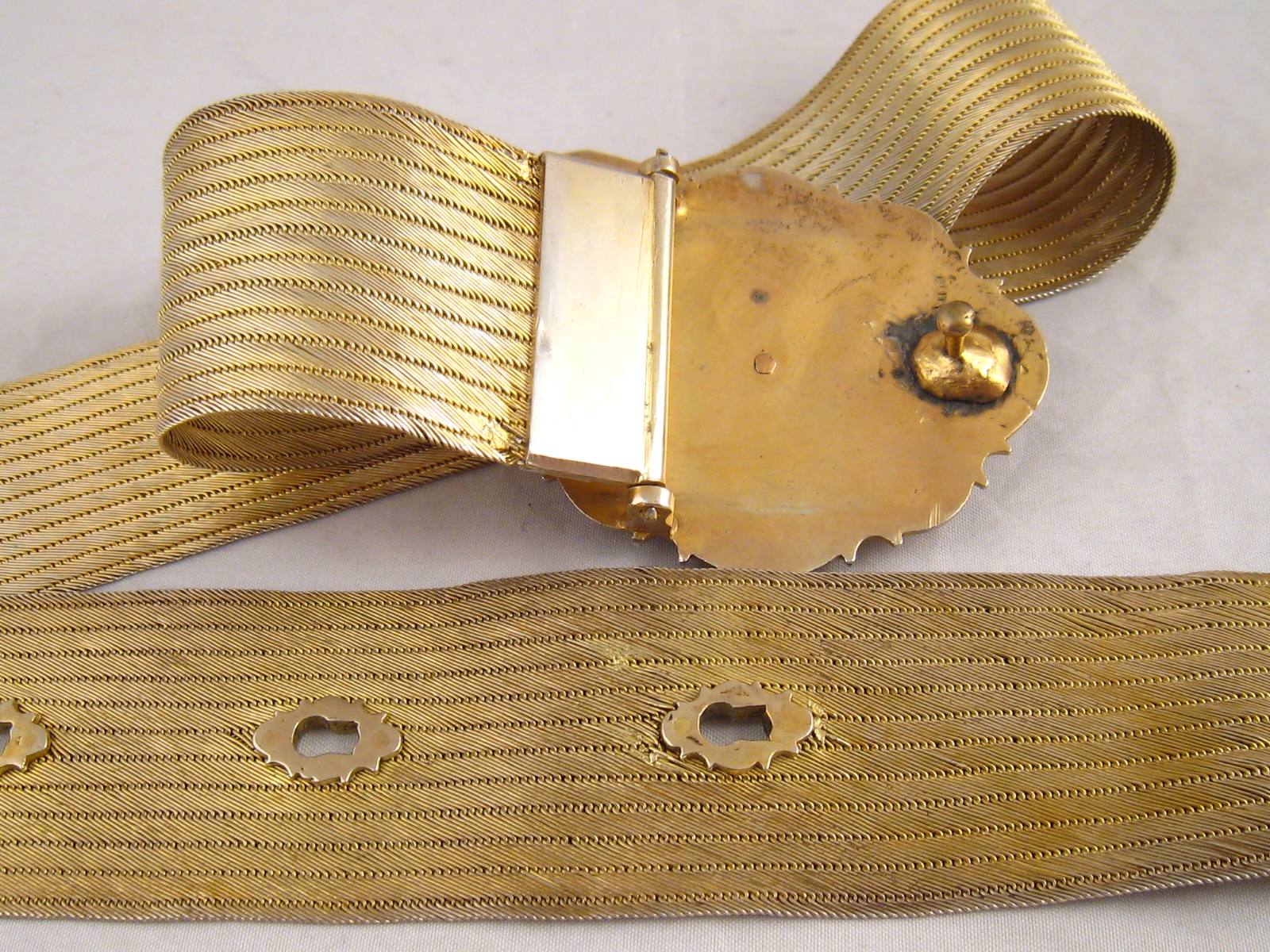 A gilt metal (tests silver) belt and buckle, approx. 331 grams, 87cm long.