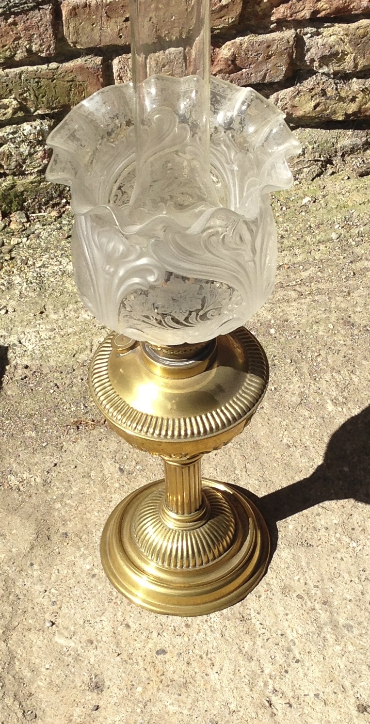 Good quality brass oil lamp, circa 1890.