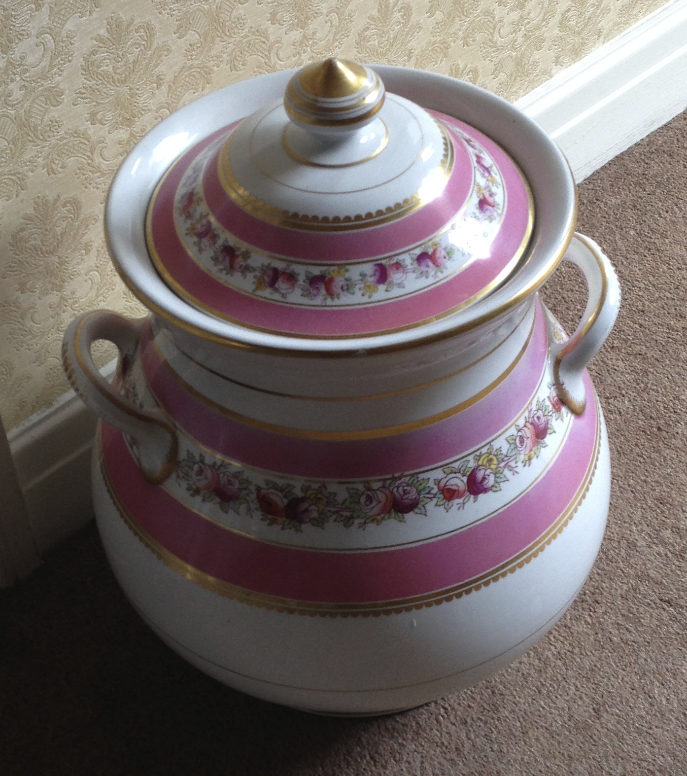 Nineteenth century decorative lidded pot.