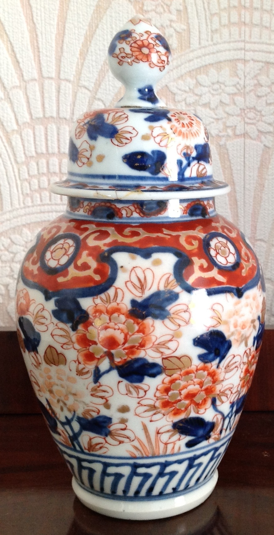 Nineteenth century Imari pattern Chinese vase.