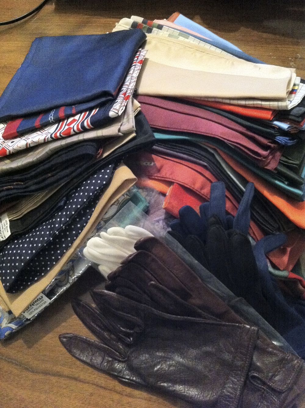 A quantity of quality vintage scarfs and gloves.