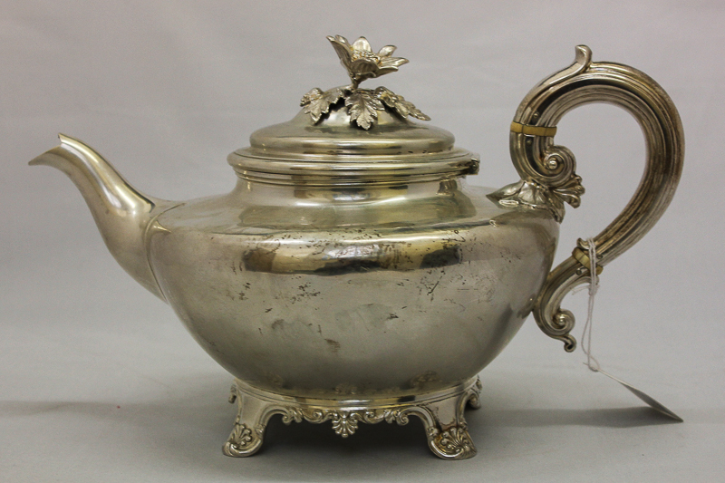 A William IV silver tea pot, makers Edward Edward William and John Barnard, London 1832, with