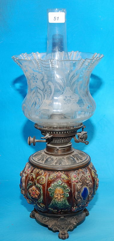 A MAJOLICA AND SPELTER TWIN BURNER OIL LAMP WITH FLUTED ETCHED GLASS SHADE