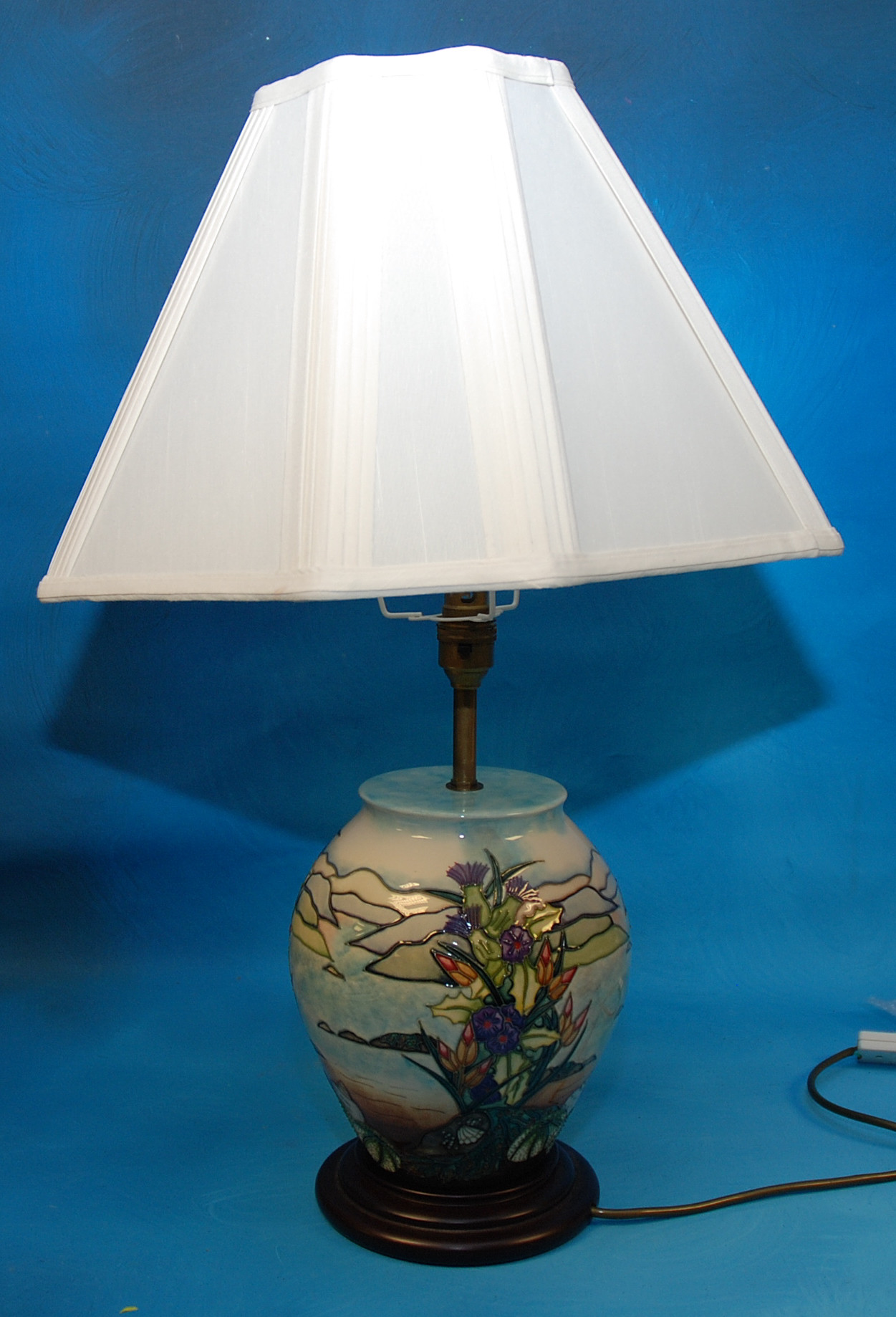 MOORCROFT LAMP AND SHADE "ISLAY" PATTERN - BASE 25CM, OVERALL APPROX 63CM