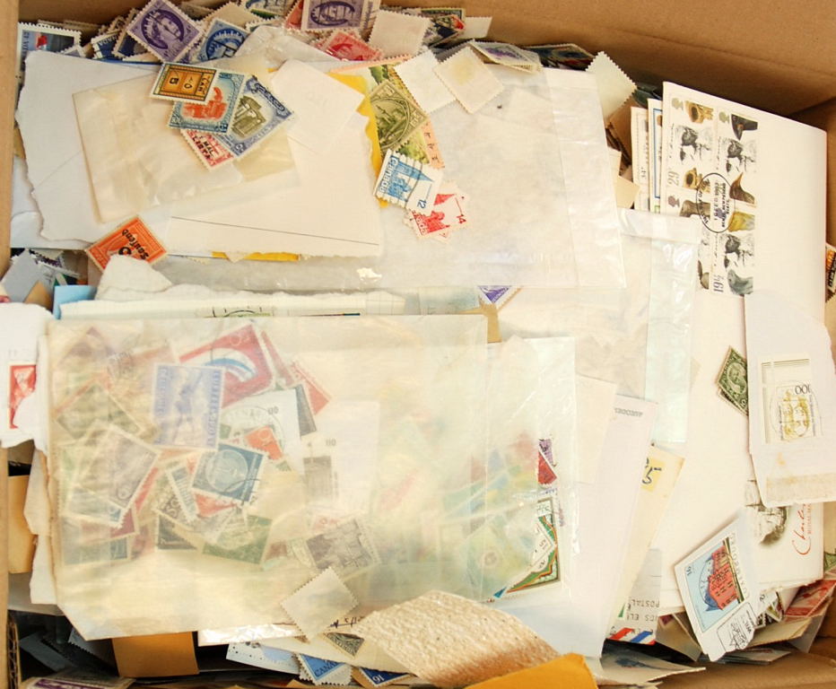 BOX OF ALL WORLD LOOSE STAMPS (MANY 1000`S)