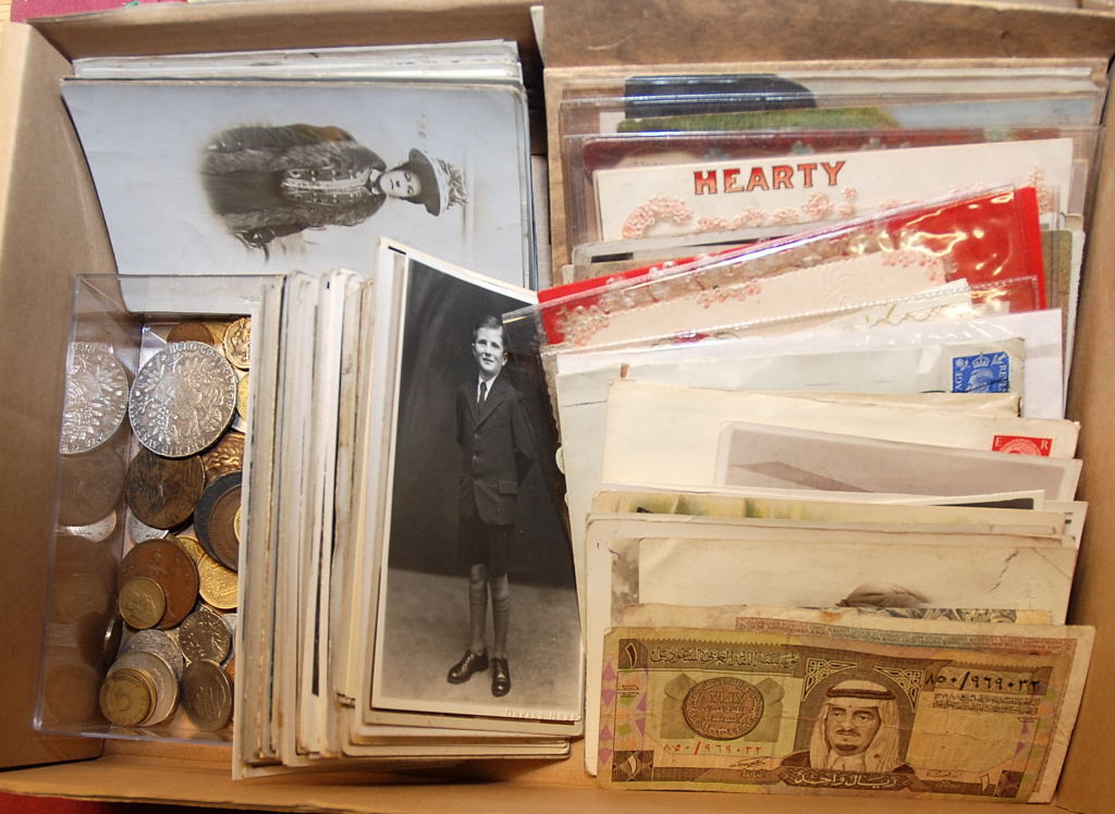 SMALL BOX WITH GREETINGS CARDS AND POSTCARDS, FEW COINS ETC. (FEW 100`S)