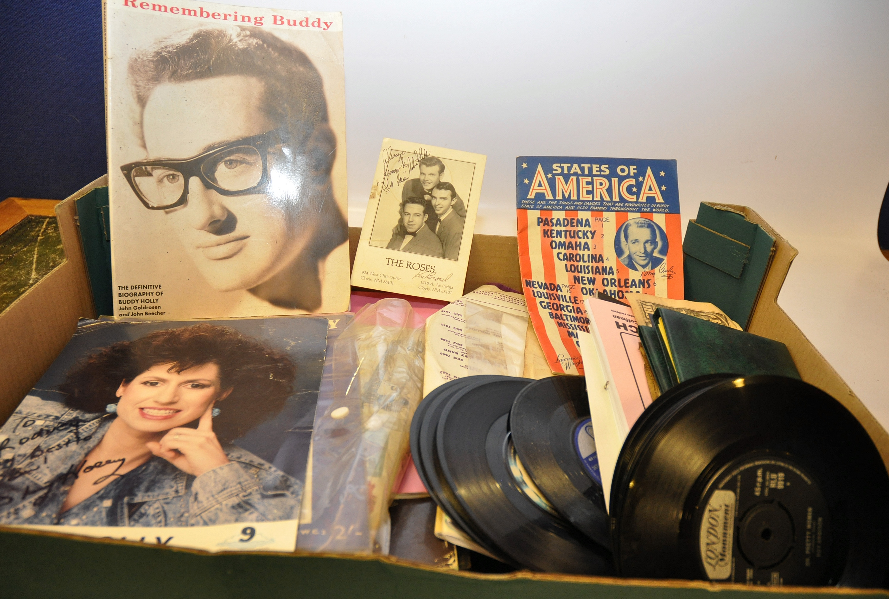 BOX OF MIXED MUSIC RELATED MEMORABILIA INCL. 45`S AND LP`S (NO SLEEVES) INCLUDING ROY ORBISON,