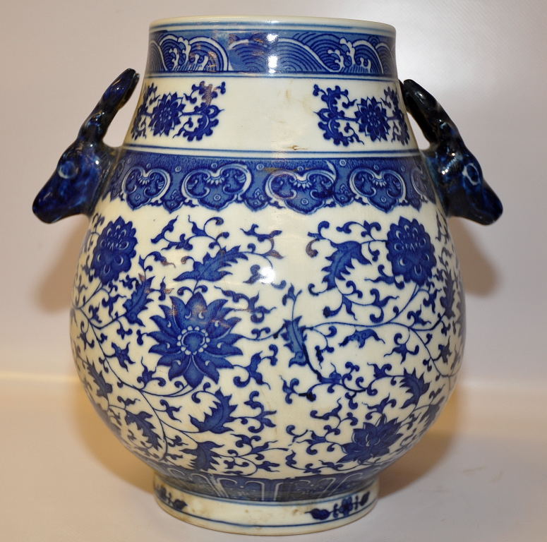 BLUE AND WHITE VASE QIANLONG SEAL MARK, SLIGHT DAMAGE