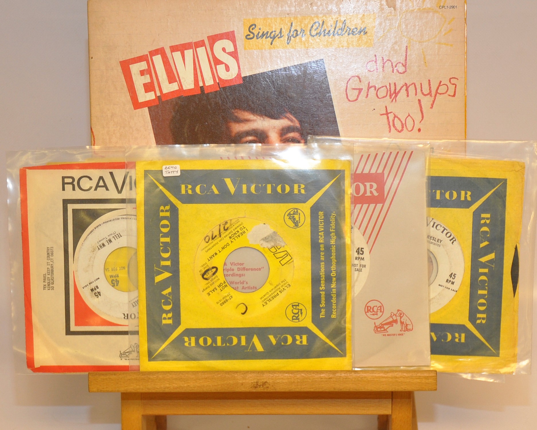 QUANTITY OF  ELVIS PROMO DISCS