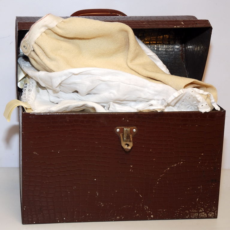 TIN TRUNK OF MIXED DOLL`S CLOTHES