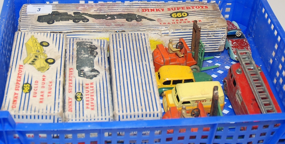 COLLECTION OF MAINLY DINKY TOYS, SOME IN ORIGINAL BOX (1 EMPTY)