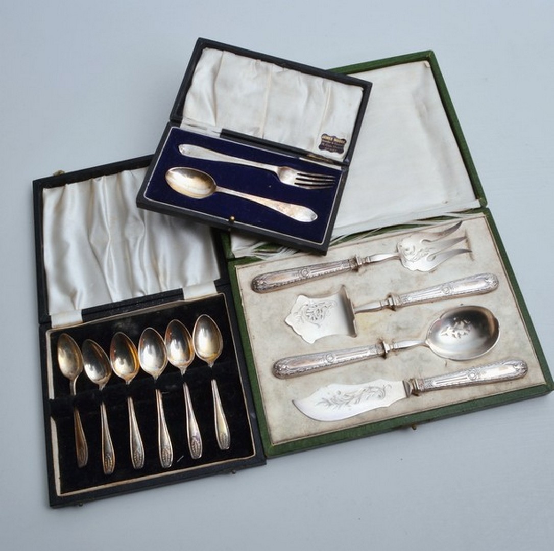 A French silver presentation fish serving set with moulded handles, together with a cased set of six