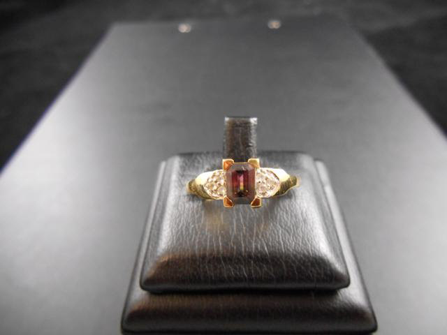 A 9ct gold ring set with 'amethyst' and diamonds, size M 1/2 - approx gross weight 2.2g