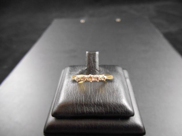 An 18ct gold ring set with five diamonds, size J 1/2 - approx gross weight 2.6g