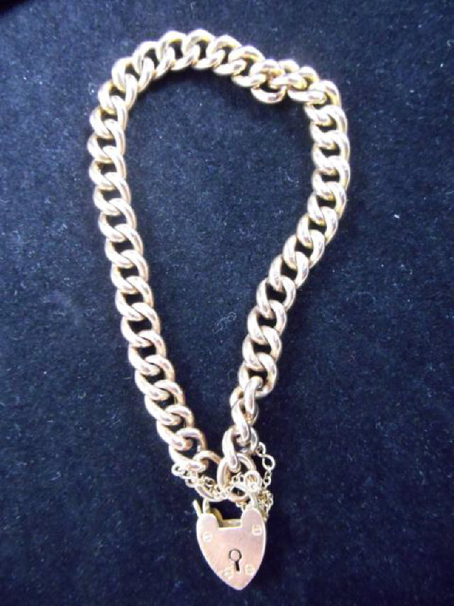 A 9ct gold chain-link bracelet with padlock clasp - approx gross weight 12.5g