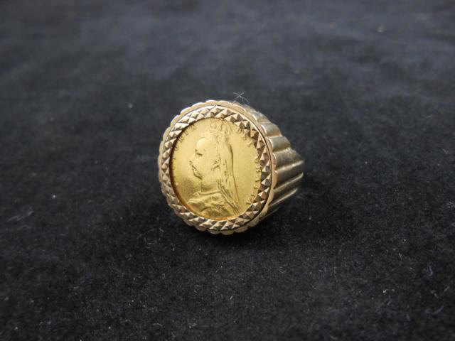 A Victorian 1887 gold half sovereign in 9ct gold ring mount - approx gross weight 11.1g