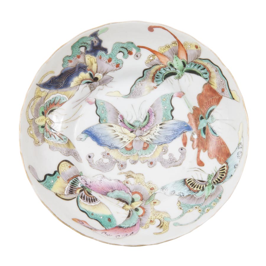 A Famille-Rose Dish, Qing Dynasty, Jiaqing Mark and Period Diameter 13.3cm