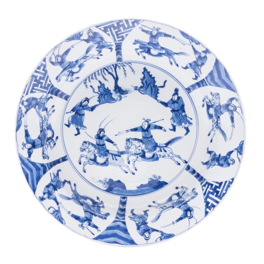 A large blue and white dish, Qing Dynasty, Kangxi Period Diameter 24.8cm