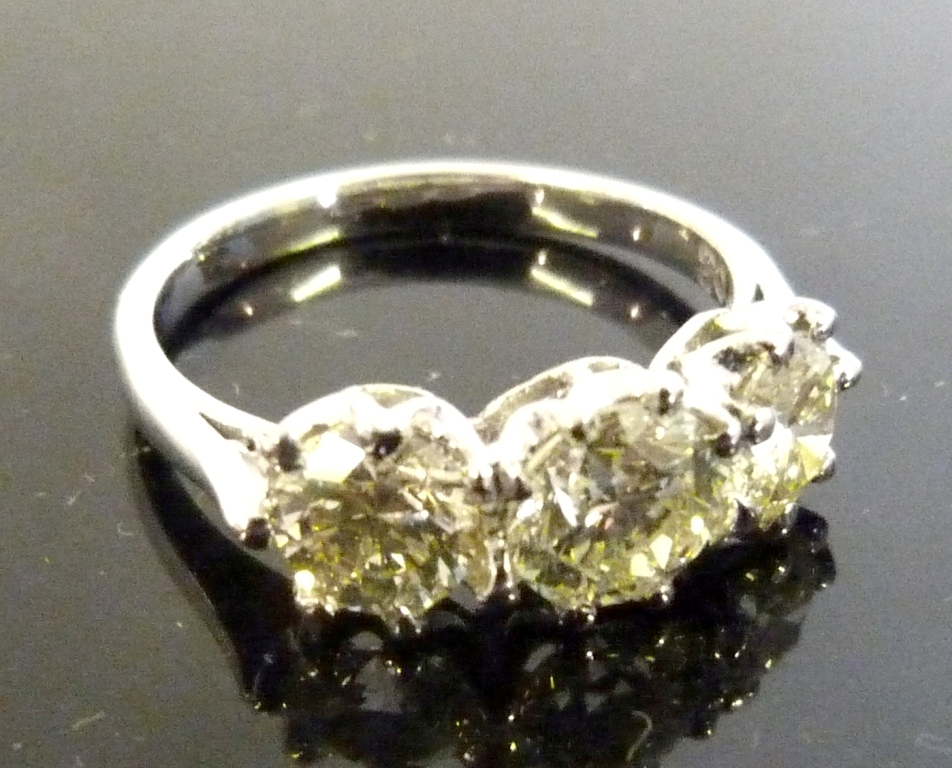 An 18ct White Gold Three Stone Diamond Ring, approx 2.08ct